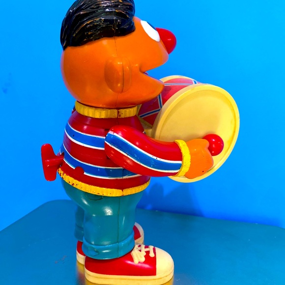 SESAME STREET VINTAGE ERNIE WIND UP DRUMMER TOY BY ILLCO JIM HENSON MUPPETS 7” - Picture 3 of 16